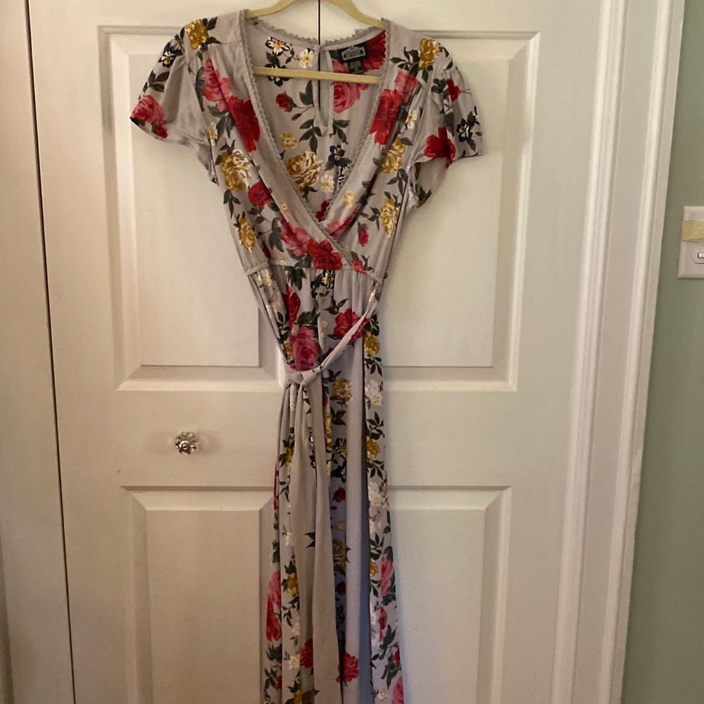 Floral dress with tie at the waist.